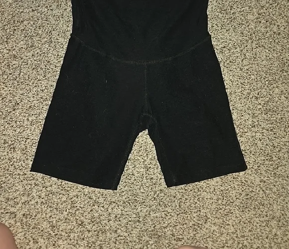 Beyond the Bump Black Bike Shorts - Picture 3 of 4